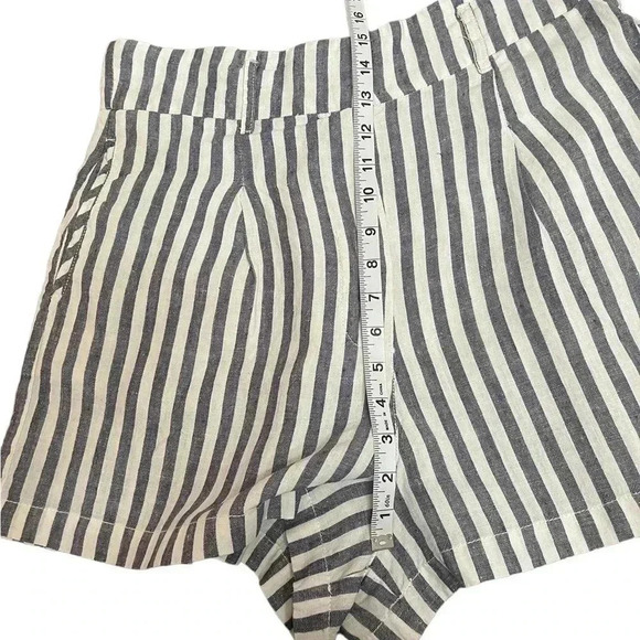 Cynthia Rowley High Waisted 100% Linen Shorts White Blue Pleated Striped Size 12 - Picture 9 of 12